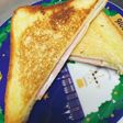 フライパンで簡単♡ハムチーズホットサンド
