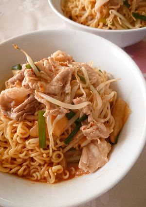 サッポロ一番味噌でチゲ鍋風ラーメン-レシピのメイン写真