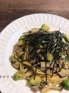 アボカドと5種のきのこのバター醤油-レシピのメイン写真