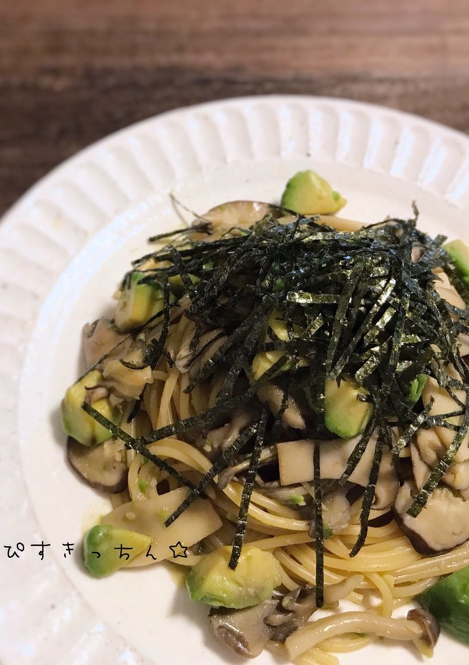 アボカドと5種のきのこのバター醤油-レシピのメイン写真