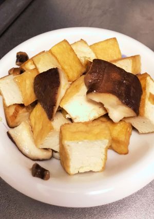 すぐ出来簡単！厚揚げと椎茸のバター炒め-レシピのメイン写真
