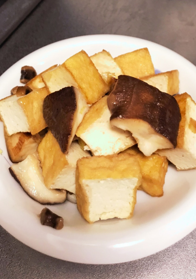 すぐ出来簡単！厚揚げと椎茸のバター炒め-レシピのメイン写真