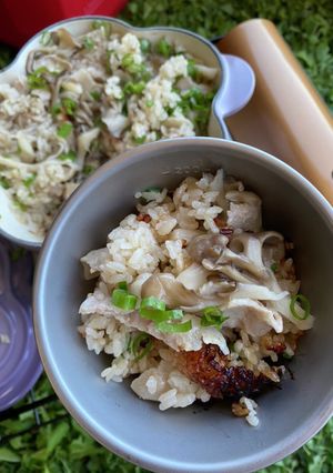 キャンプ飯!豚ばらと舞茸の炊き込みごはん-レシピのメイン写真