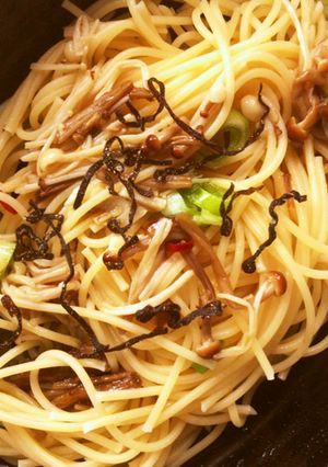 簡単*きのこアヒージョ＆塩昆布deパスタ-レシピのメイン写真