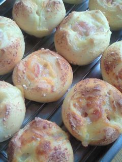 ウインナーとチーズのプチパン(゜▽゜)!-レシピのメイン写真