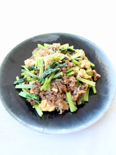サッと炒めて【牛と小松菜のオイスター炒め-レシピのメイン写真