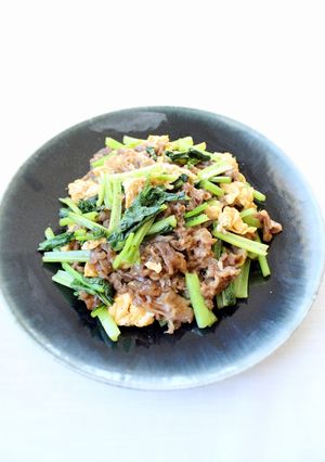 サッと炒めて【牛と小松菜のオイスター炒め-レシピのメイン写真