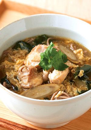 たまごスープで作る鶏肉の親子蕎麦-レシピのメイン写真