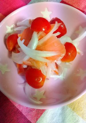 スモークサーモン・玉ねぎ・トマトのマリネ-レシピのメイン写真