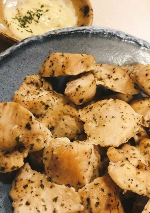 放って置いてできる鶏むね肉の香草焼き-レシピのメイン写真