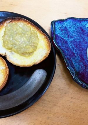 餅を栗あんで。パンをバターと栗あんで。-レシピのメイン写真