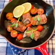 豚バラ肉でくるくるサルティンボッカ