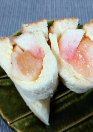 食パンでクルッと。桃のバターサンド-レシピのメイン写真