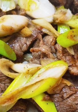 牛切り落とし肉とネギの炒め物-レシピのメイン写真
