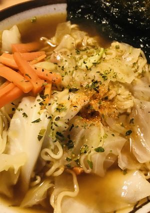 サッポロ一番味噌ラーメン●キャベツ盛り-レシピのメイン写真