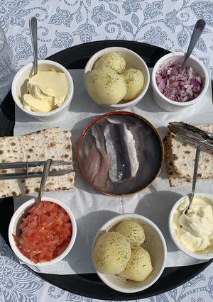 シュールストレミングの伝統的な食べ方-レシピのメイン写真