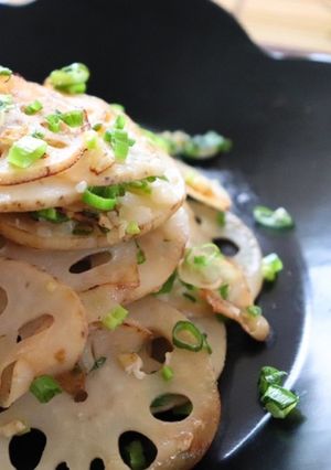 腸活！にんにく風味の塩麹レンコンきんぴら-レシピのメイン写真