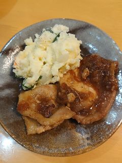豚肉のしょうが焼きと付属のポテトサラダ-レシピのメイン写真