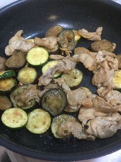 ナスとズッキーニと豚肉のポン酢炒め-レシピのメイン写真