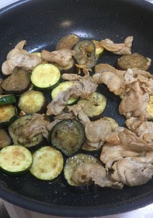 ナスとズッキーニと豚肉のポン酢炒め-レシピのメイン写真