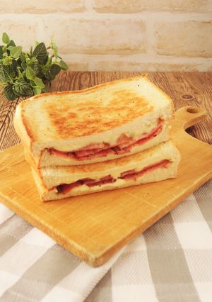 ベーコンとチーズのスパイシーホットサンド-レシピのメイン写真