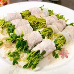 รูปของ レンジで簡単◎豆苗の豚肉巻き