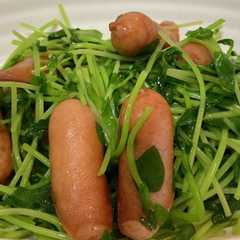 รูปของ 豆苗とウィンナーの炒め物