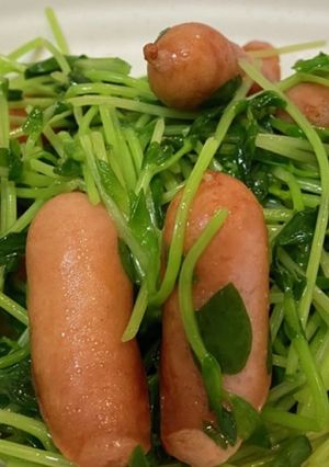 豆苗とウィンナーの炒め物-レシピのメイン写真