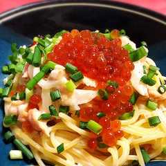 รูปของ ワンパン鮭といくらのクリームパスタ