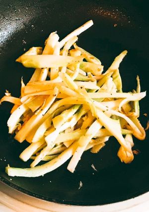 栄養豊富ブロッコリーの茎炒め-レシピのメイン写真