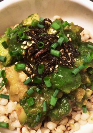 ダイエットにアボカド&ハトムギ サラダ丼-レシピのメイン写真