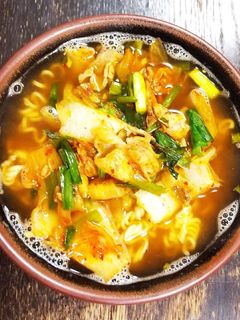 豚キムチのせ『サッポロ一番』みそラーメン-レシピのメイン写真