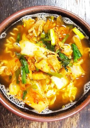 豚キムチのせ『サッポロ一番』みそラーメン-レシピのメイン写真