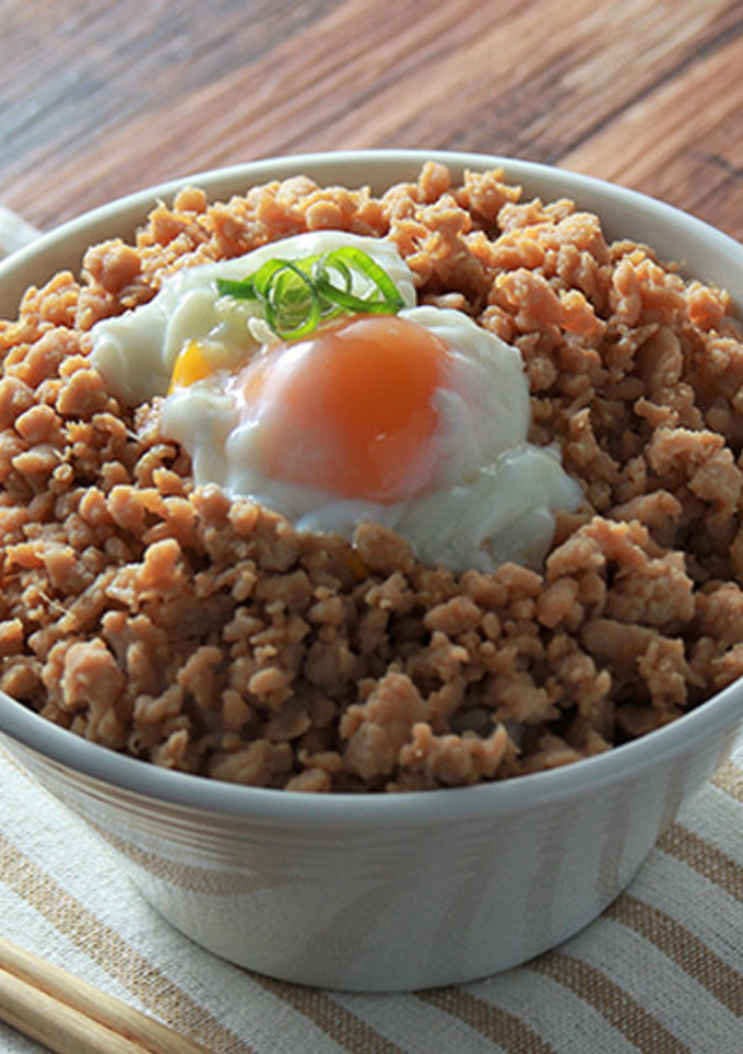 そぼろ丼の温玉落とし-レシピのメイン写真