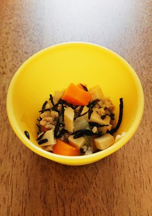 離乳食後期。簡単高野豆腐とひじきのそぼろ-レシピのメイン写真
