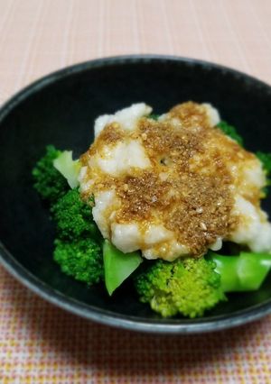 ブロッコリーとたたき長いものごま酢がけ-レシピのメイン写真