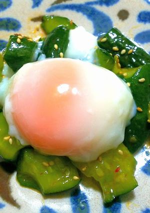 キュウリのピリ辛◎温泉卵で旨味マシマシ-レシピのメイン写真