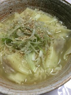 市販のワンタンで簡単塩ラーメン-レシピのメイン写真