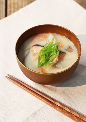 【冬の薬膳】鮭と根菜の粕汁-レシピのメイン写真