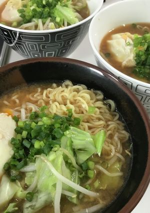 ポーチドエッグと野菜炒め入り味噌ラーメン-レシピのメイン写真