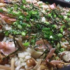 ぬめりきのことカリカリハムの和風リゾット-レシピのメイン写真