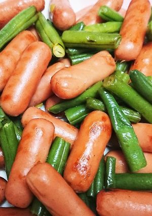 ﾐﾆｳｲﾝﾅｰとｲﾝｹﾞﾝのｶﾚｰ塩炒め-レシピのメイン写真