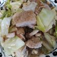 簡単に♪鶏もも肉とキャベツのガリバタ炒め