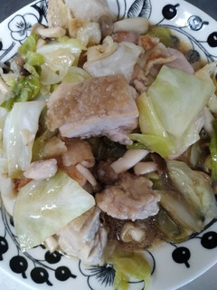 簡単に♪鶏もも肉とキャベツのガリバタ炒め-レシピのメイン写真