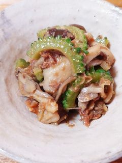 簡単! ゴーヤと舞茸の味噌炒め梅肉和え♪-レシピのメイン写真