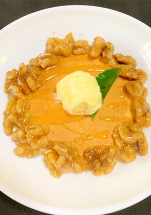 パンケーキとくるみの華とアイスクリーム-レシピのメイン写真
