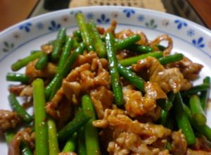 ピリッと辛い！にんにくの芽と豚肉炒め-レシピのメイン写真