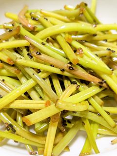 サツマイモの茎の麺つゆバター炒め-レシピのメイン写真