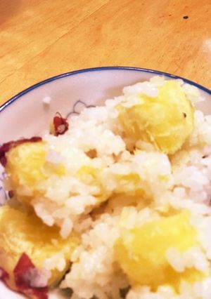 サツマイモご飯。丸ごと乗せて炊飯器^ ^-レシピのメイン写真