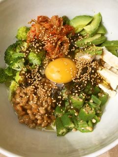 アボカドチキンサラダ丼-レシピのメイン写真